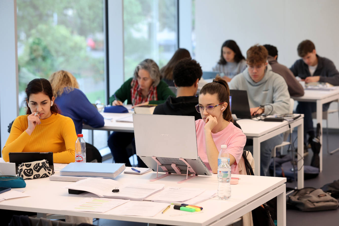 Fotos: Un paseo por la Biblioteca Grupo Cántico de Córdoba