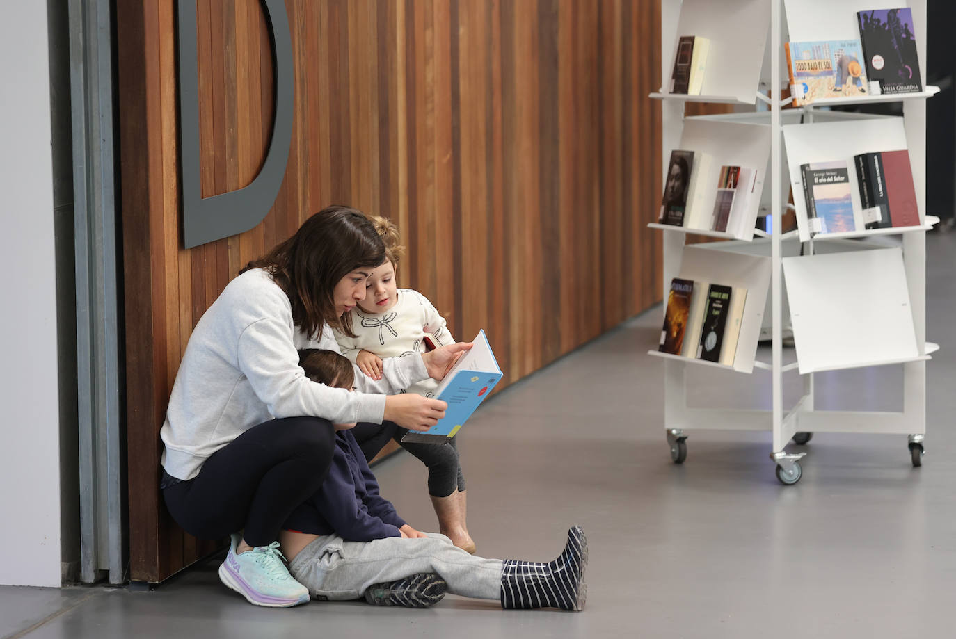 Fotos: Un paseo por la Biblioteca Grupo Cántico de Córdoba