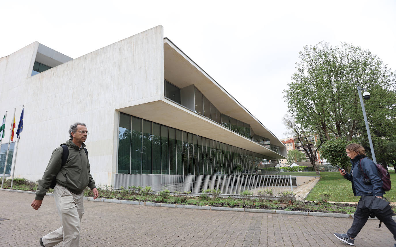 Fotos: Un paseo por la Biblioteca Grupo Cántico de Córdoba