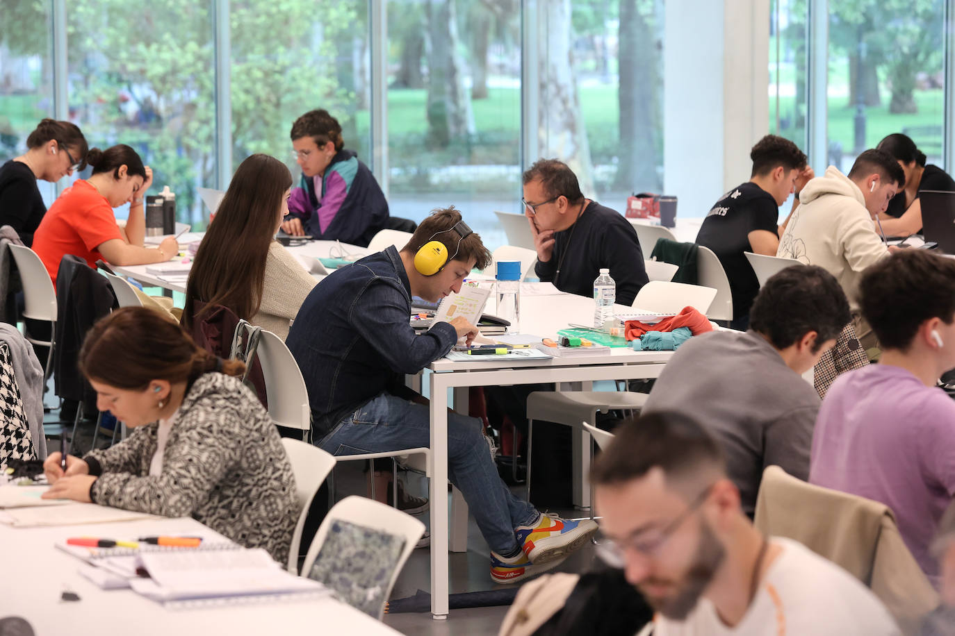 Fotos: Un paseo por la Biblioteca Grupo Cántico de Córdoba