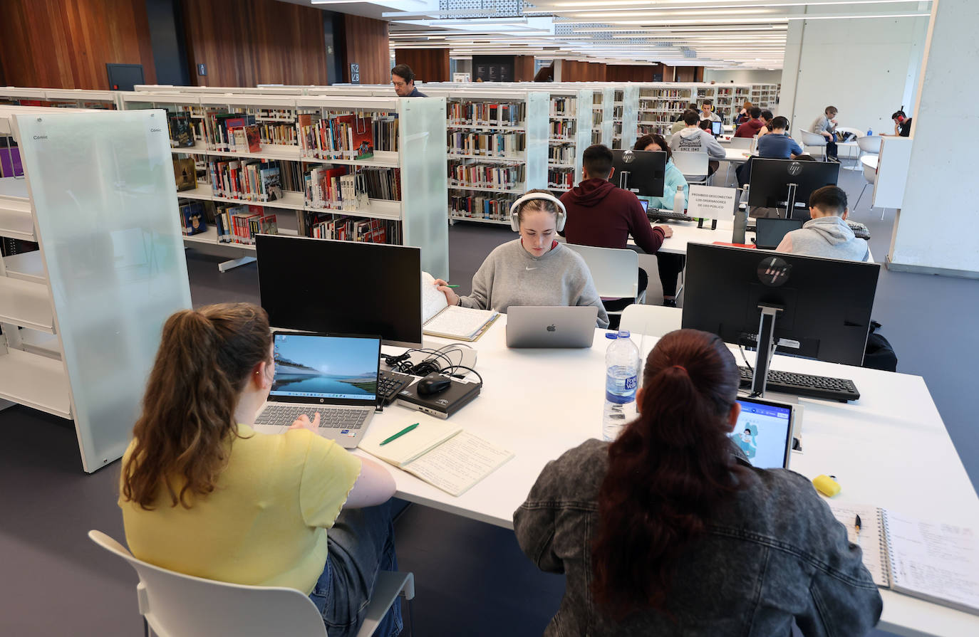 Fotos: Un paseo por la Biblioteca Grupo Cántico de Córdoba