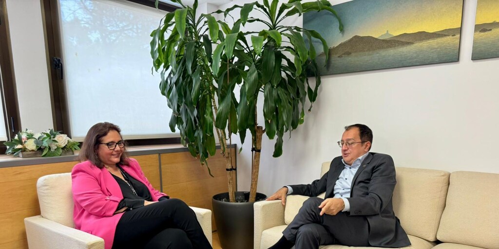 El presidente de la ADSCV se reúne con la consellera de Salud de Baleares