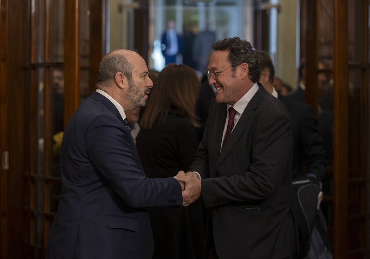 El presidente del Senado, Pedro Rollán, con el fiscal general del Estado, Álvaro García Ortiz