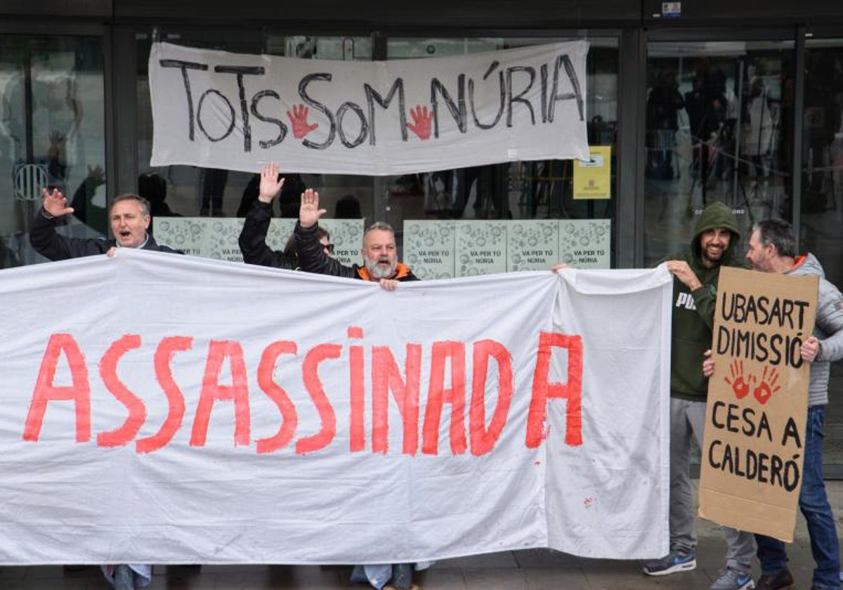 Protesta de funcionarios ante Brians, por el asesinato de una cocinera de otro penal