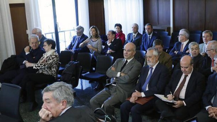 La Audiencia da cuenta del escrito de la Junta de Andalucía sobre el indulto de Griñán y pide informe a la Fiscalía