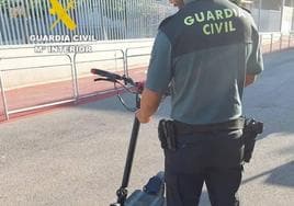 Detenida una mujer por robar patinetes y bicicletas a alumnos de institutos de Benicarló mientras estaban en clase