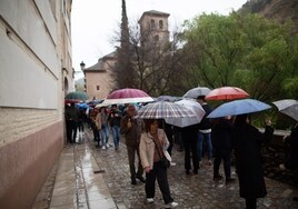 Los cofrades de Granada miran al cielo con esperanza: la lluvia está dispuesta a dar una tregua el Jueves Santo