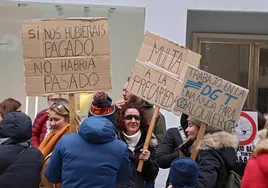 Protesta el pasado míercoles junto a la sede provincial de la DGT en León