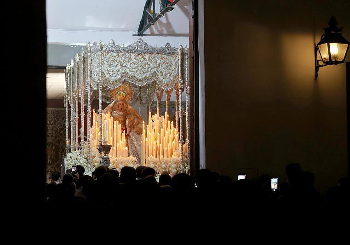 La Virgen de la Paz en el su templo de la plaza de Capuchinos en Córdoba