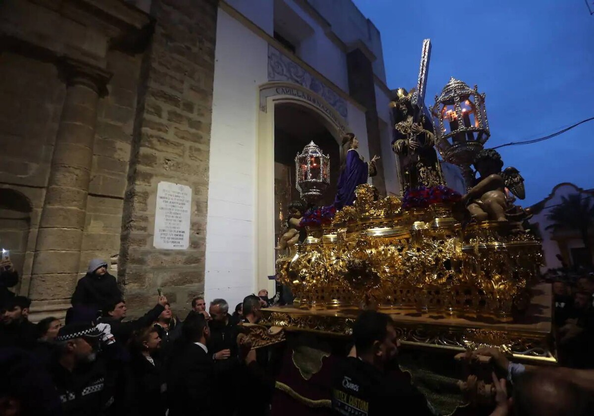 Está en la calle Nazareno desde Santa María, el Regidor Perpetuo de Cádiz