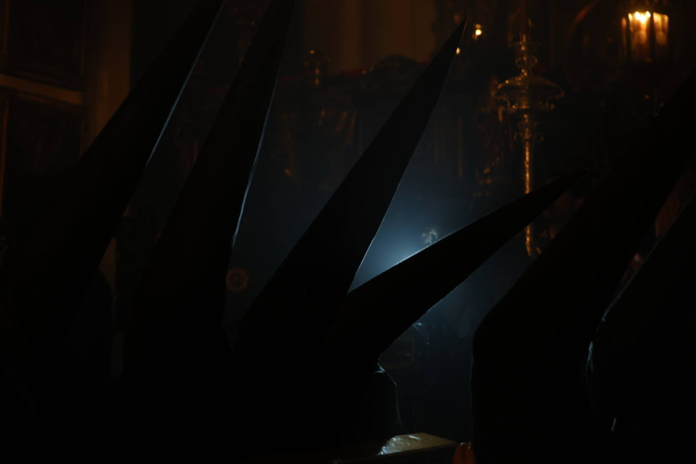 Las imágenes de la Buena Muerte en la Madrugada de la Semana Santa de Córdoba 2024