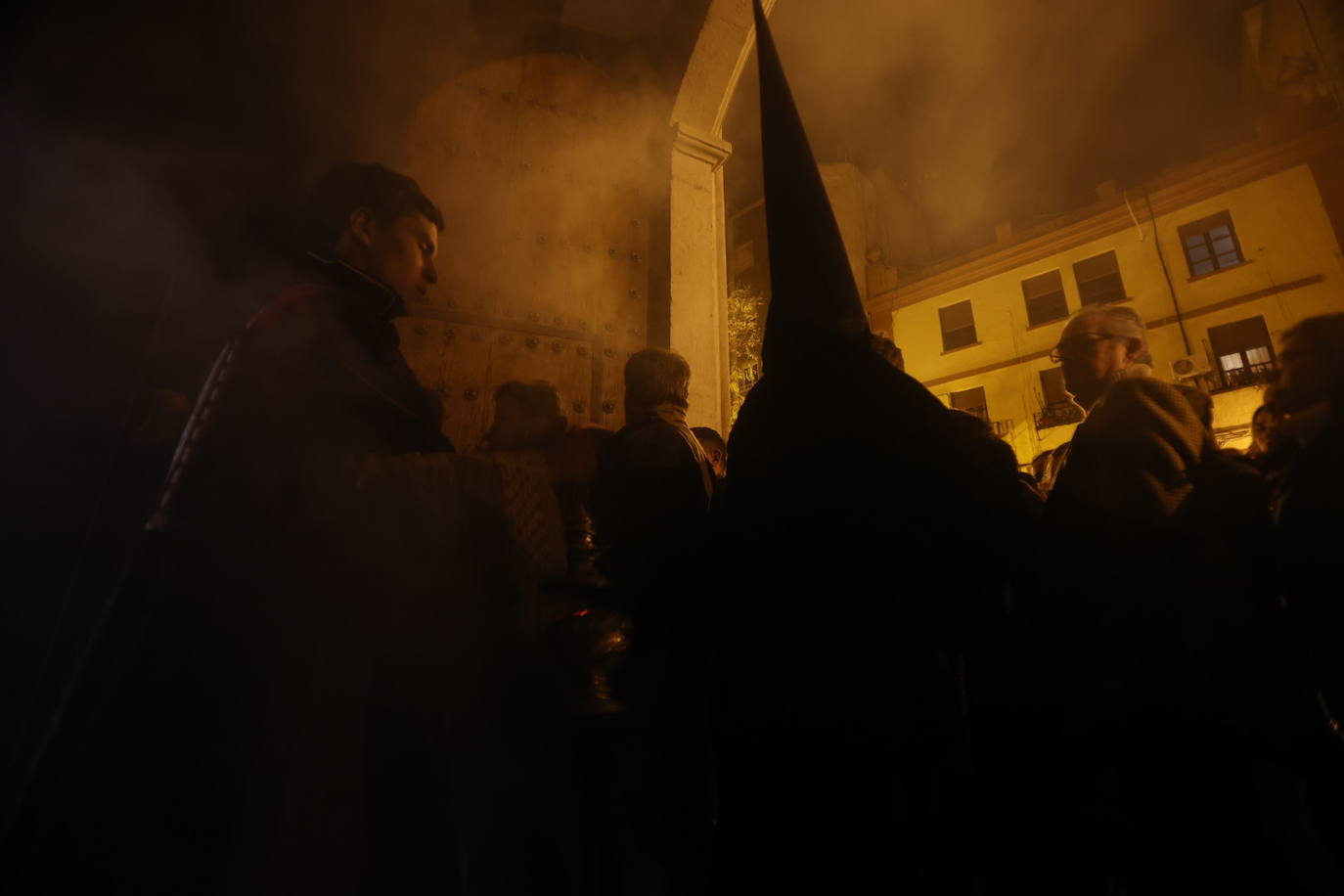 Las imágenes de la Buena Muerte en la Madrugada de la Semana Santa de Córdoba 2024