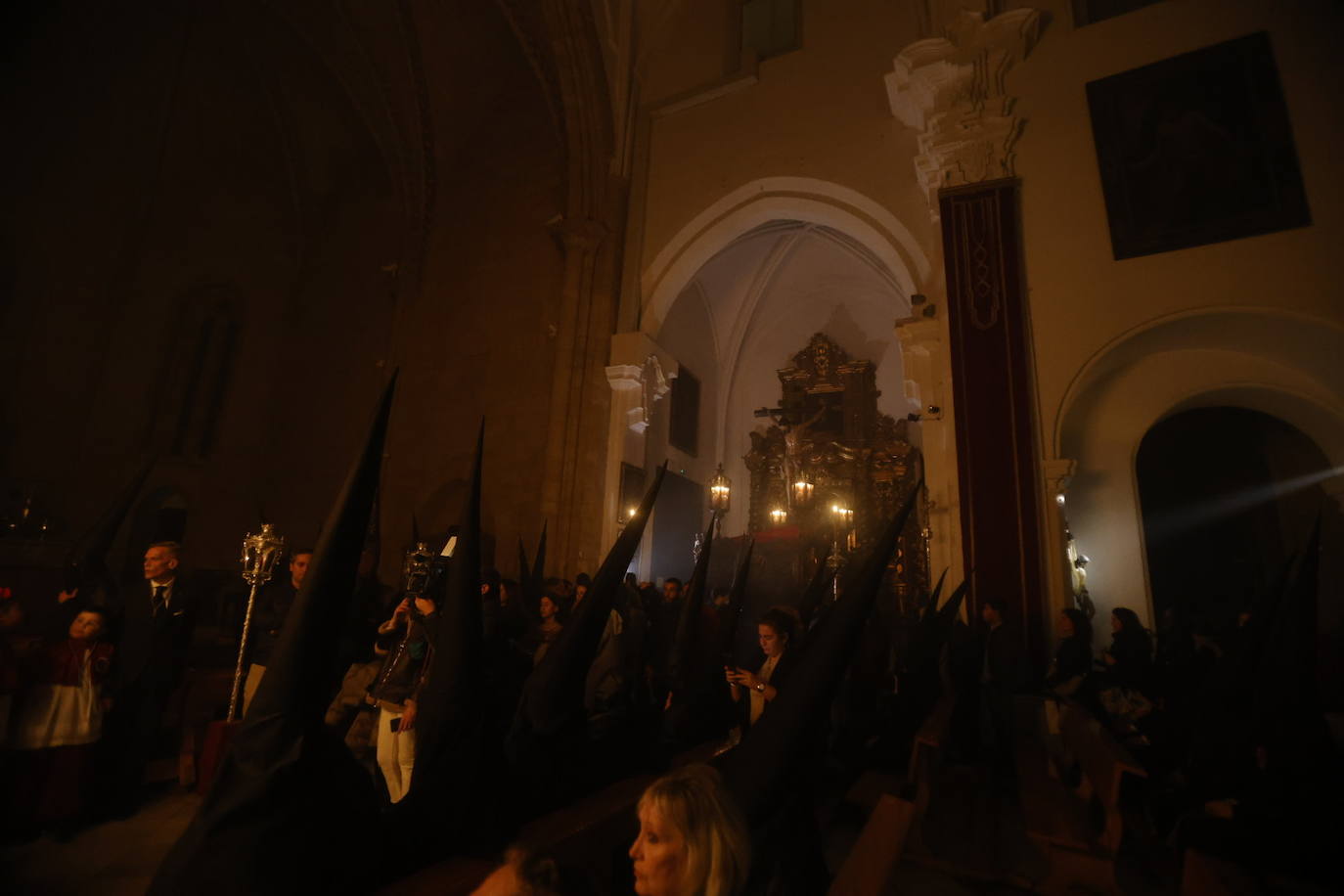 Las imágenes de la Buena Muerte en la Madrugada de la Semana Santa de Córdoba 2024