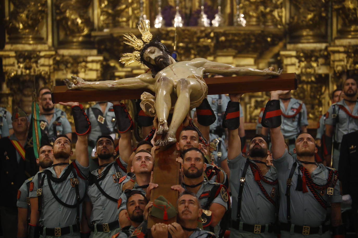 Las imágenes del vía crucis del Señor de la Caridad de Córdoba el Viernes Santo de 2024