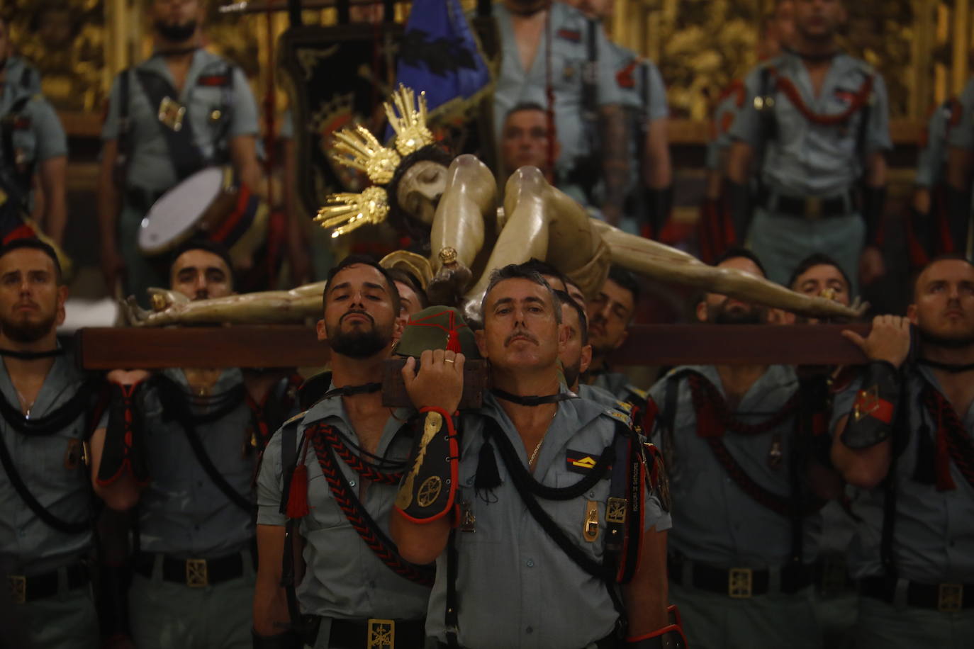 Las imágenes del vía crucis del Señor de la Caridad de Córdoba el Viernes Santo de 2024