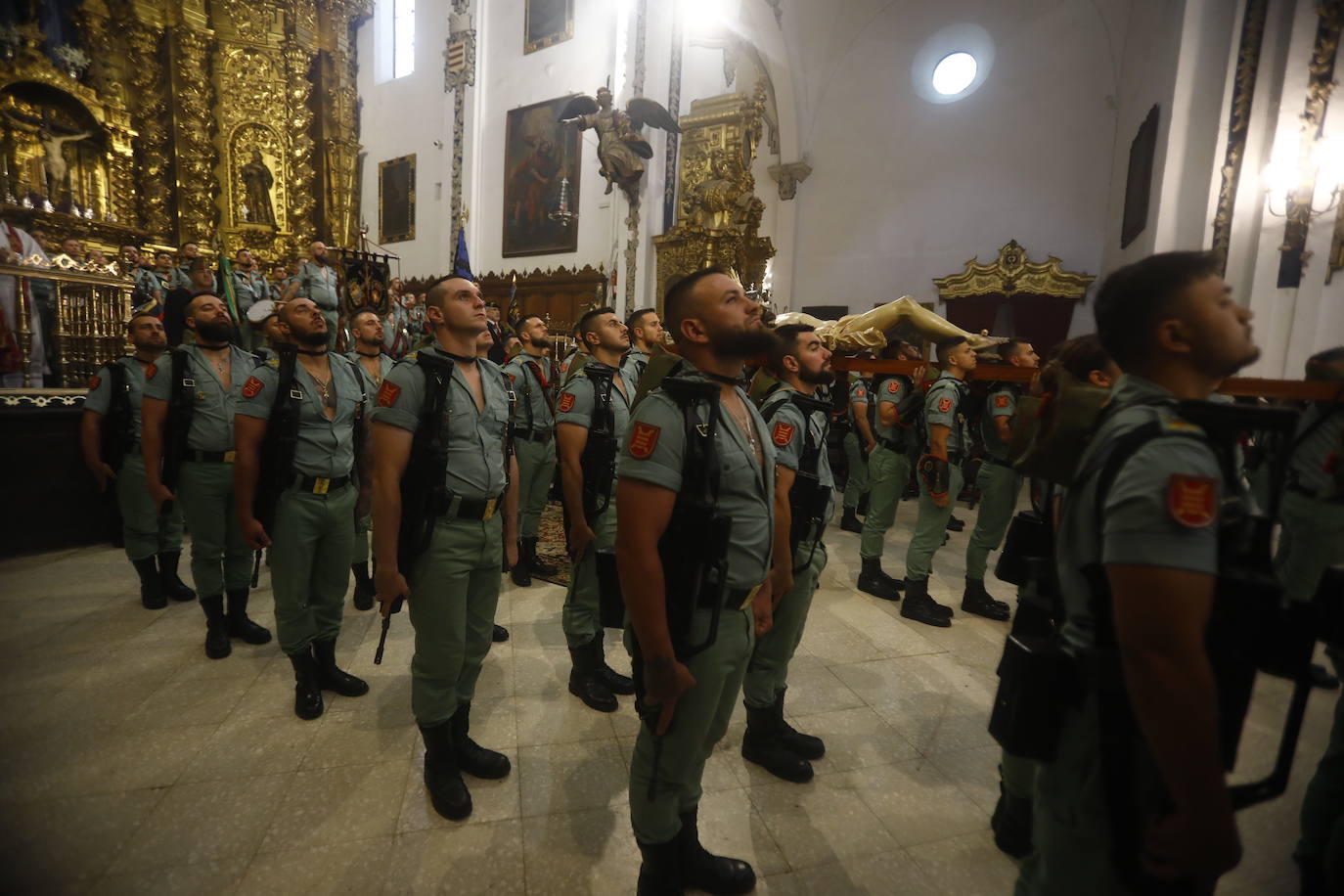 Las imágenes del vía crucis del Señor de la Caridad de Córdoba el Viernes Santo de 2024