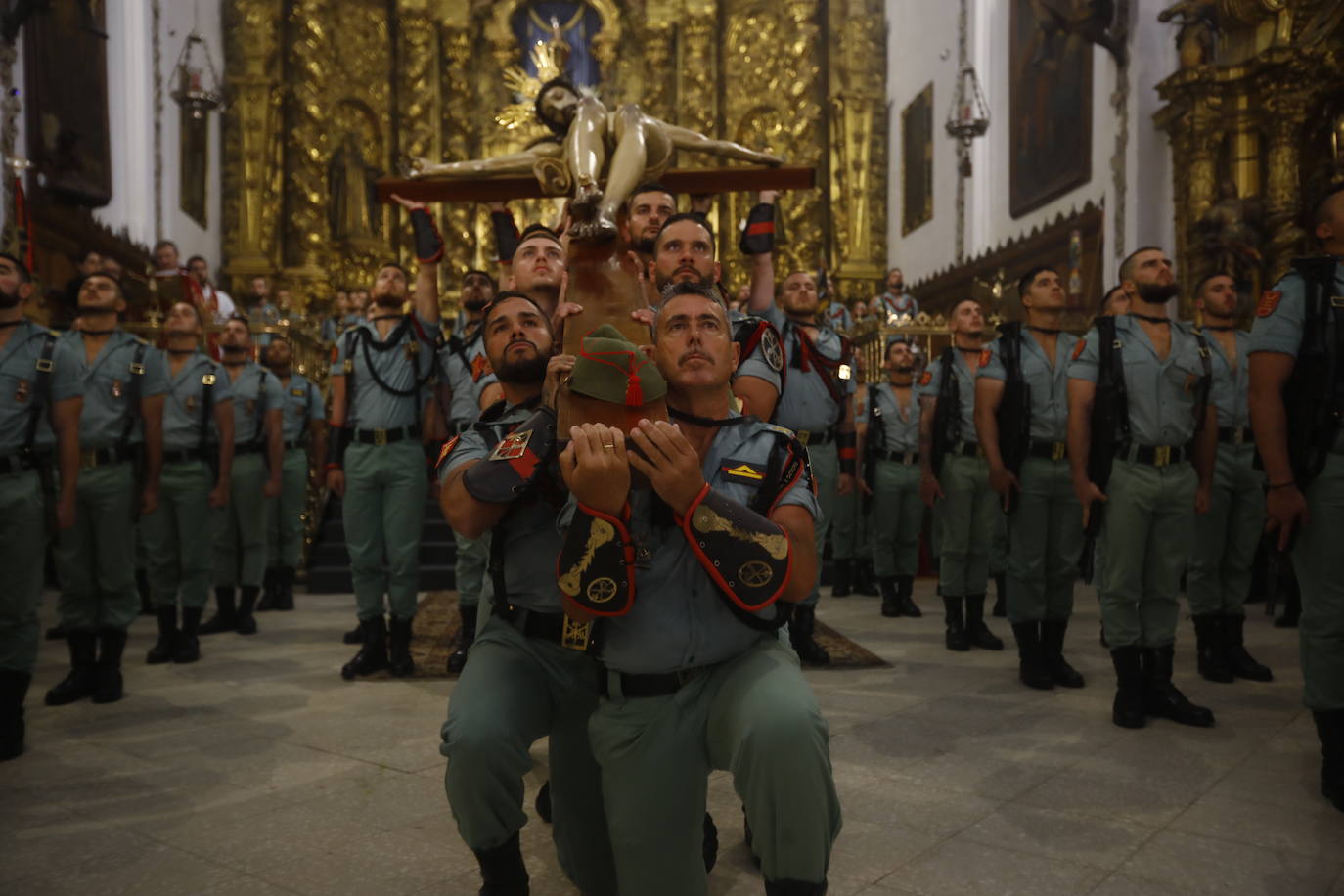 Las imágenes del vía crucis del Señor de la Caridad de Córdoba el Viernes Santo de 2024