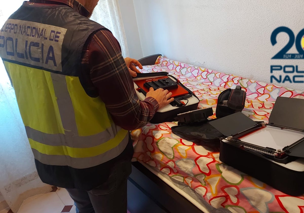 Imagen de los objetos robados en una casa de Elche ya recuperados por la Policía Nacional