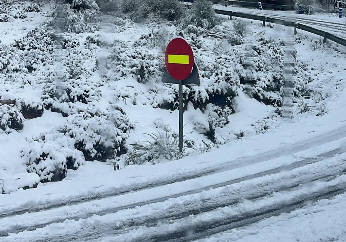 Nevadas en carreteras por la borrasca Nelson