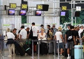Arranca este domingo la temporada estival en los aeropuertos andaluces, con un 10% más de asientos programados