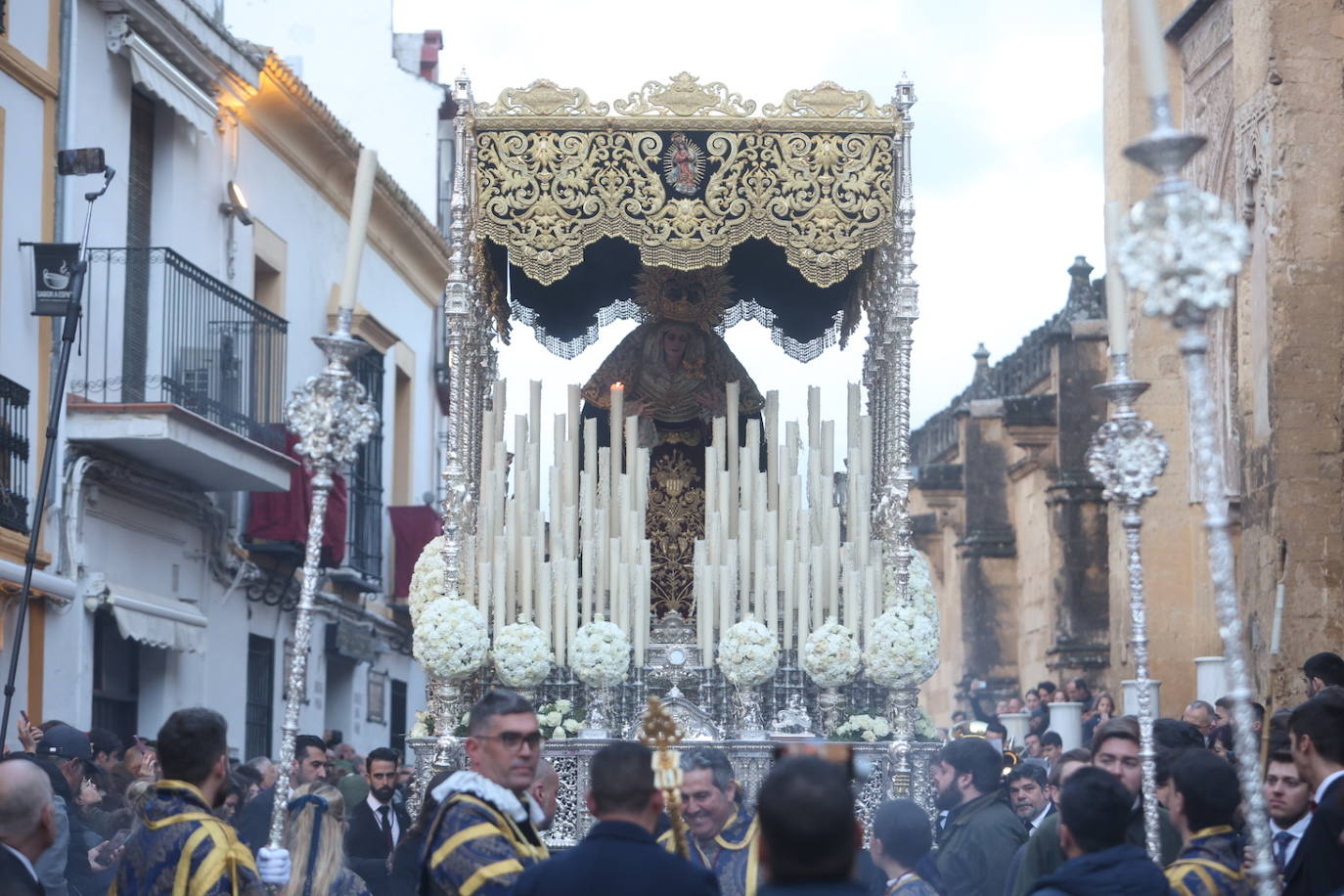 Fotos: los bellos traslados del Amor y la Vera-Cruz desde la Catedral de Córdoba a sus templos