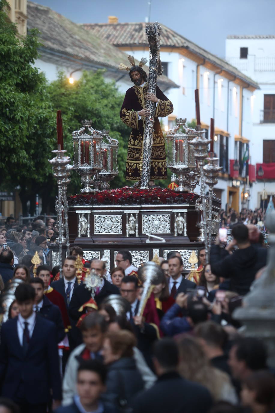 Fotos: los bellos traslados del Amor y la Vera-Cruz desde la Catedral de Córdoba a sus templos