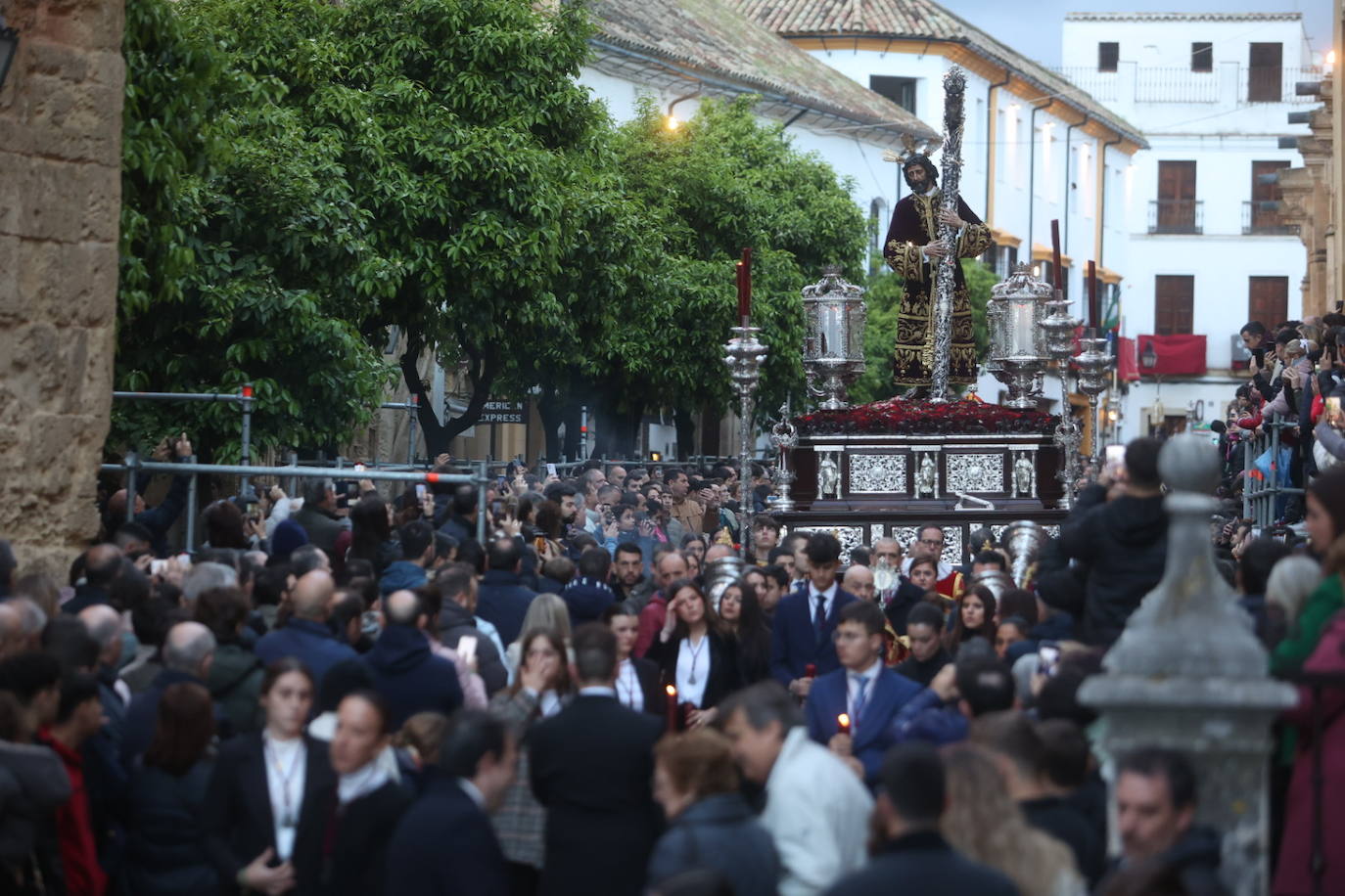 Fotos: los bellos traslados del Amor y la Vera-Cruz desde la Catedral de Córdoba a sus templos