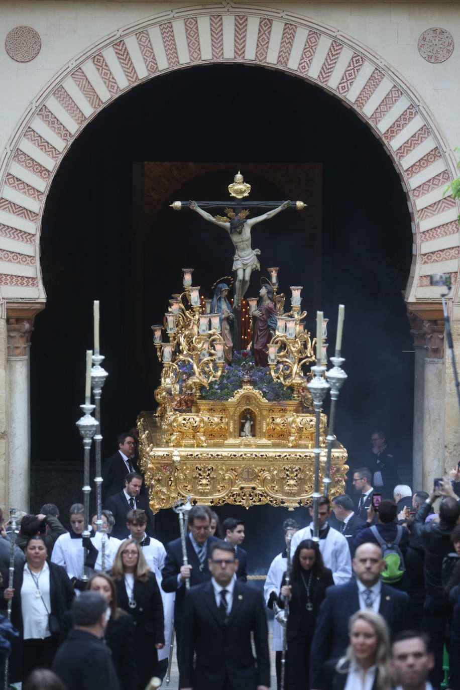 Fotos: los bellos traslados del Amor y la Vera-Cruz desde la Catedral de Córdoba a sus templos