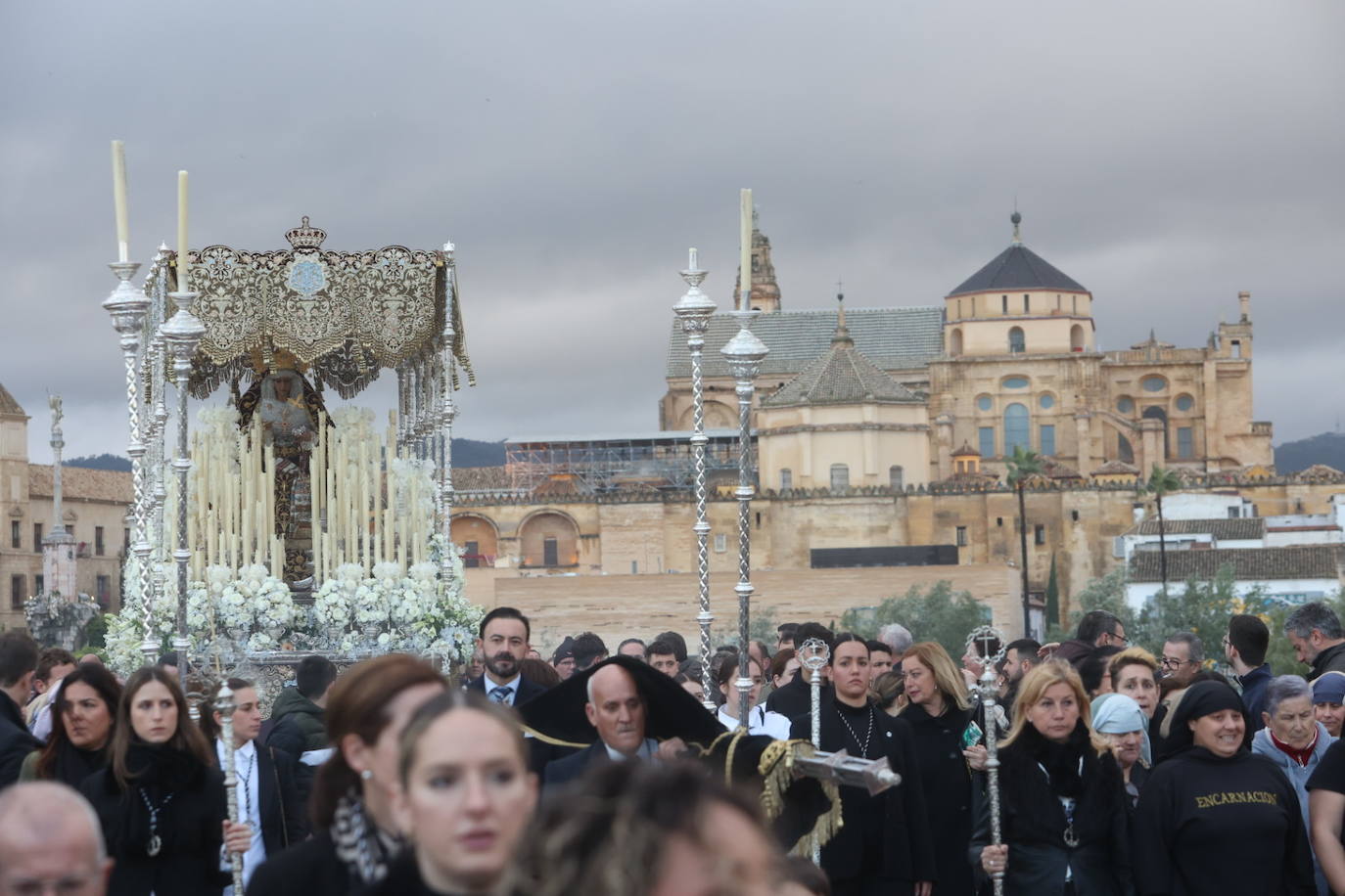 Fotos: los bellos traslados del Amor y la Vera-Cruz desde la Catedral de Córdoba a sus templos
