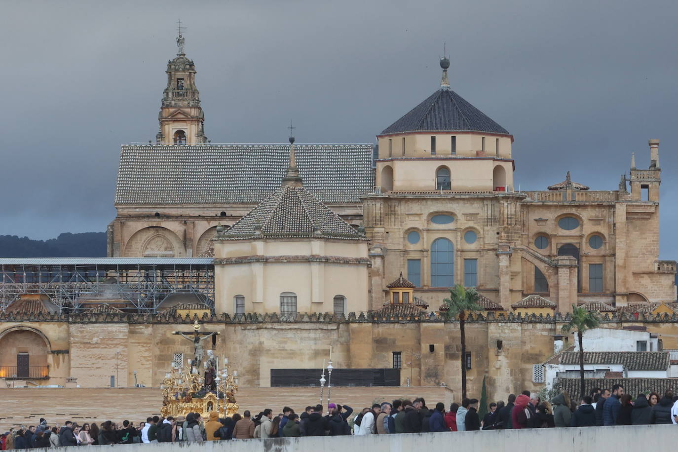 Fotos: los bellos traslados del Amor y la Vera-Cruz desde la Catedral de Córdoba a sus templos