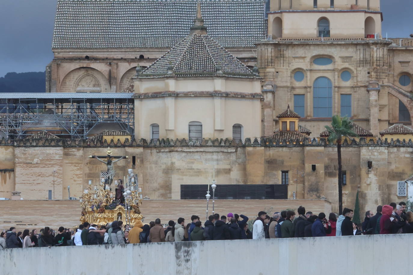 Fotos: los bellos traslados del Amor y la Vera-Cruz desde la Catedral de Córdoba a sus templos
