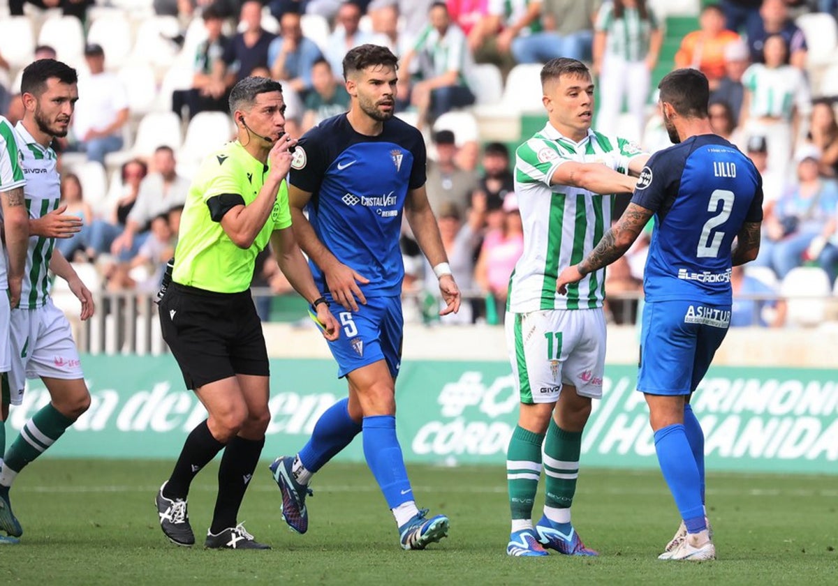 Álvaro Leiva durante un partido con el Córdoba esta temporada