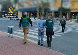 Detienen al piloto del coche 'lanzadera' de una red de tráfico de drogas en Alicante