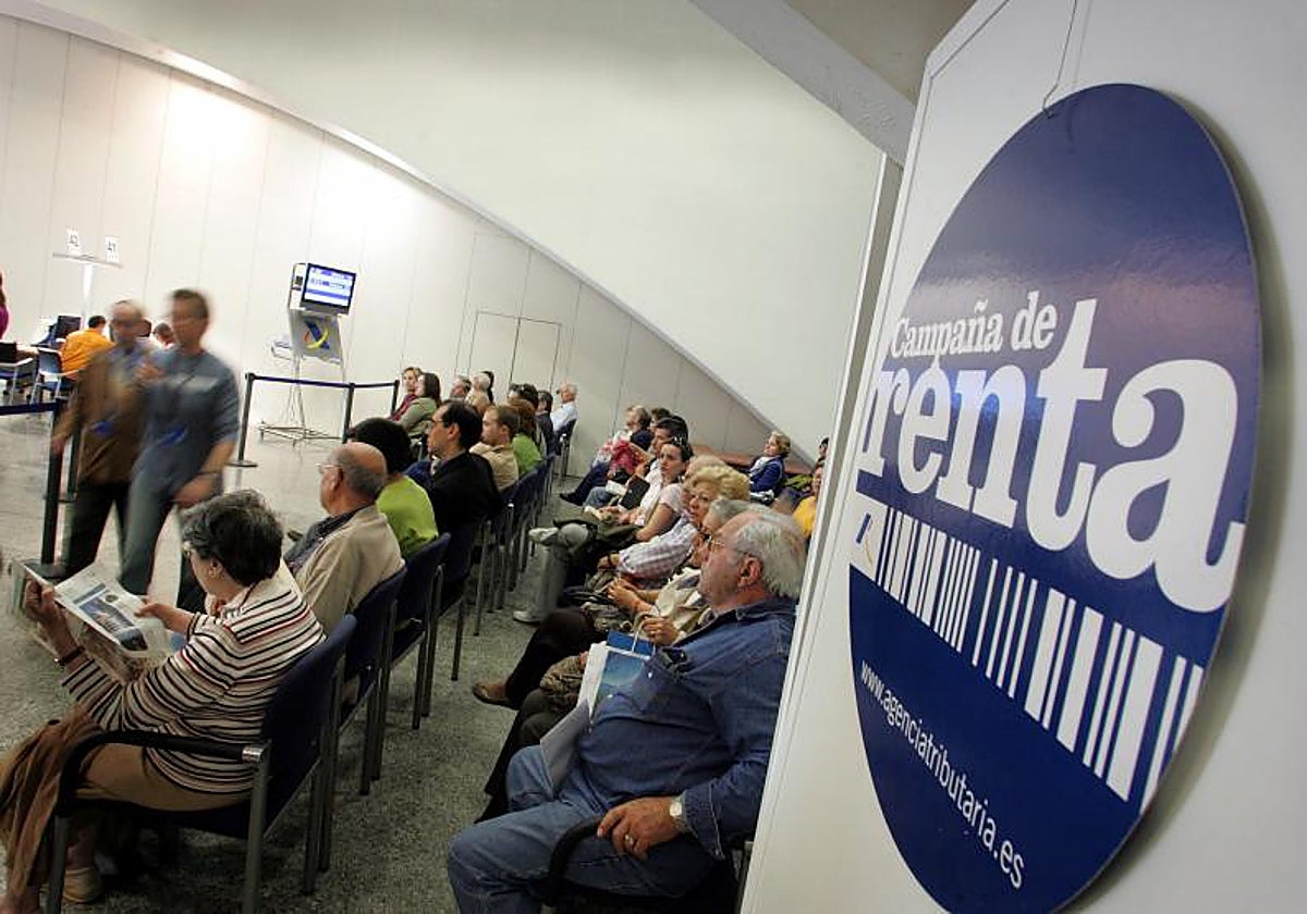 Imagen de archivo de una sede de la Agencia Tributaria en Valencia