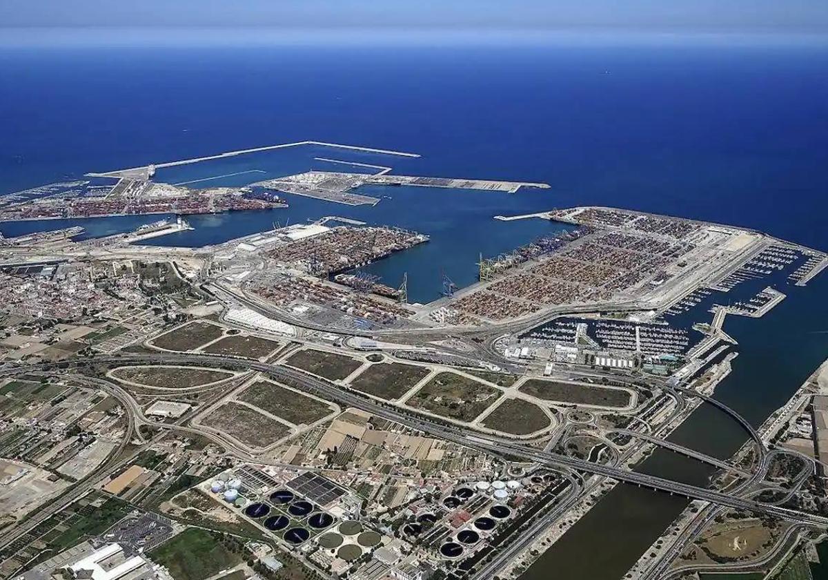 Imagen aérea de la ZAL del puerto de Valencia