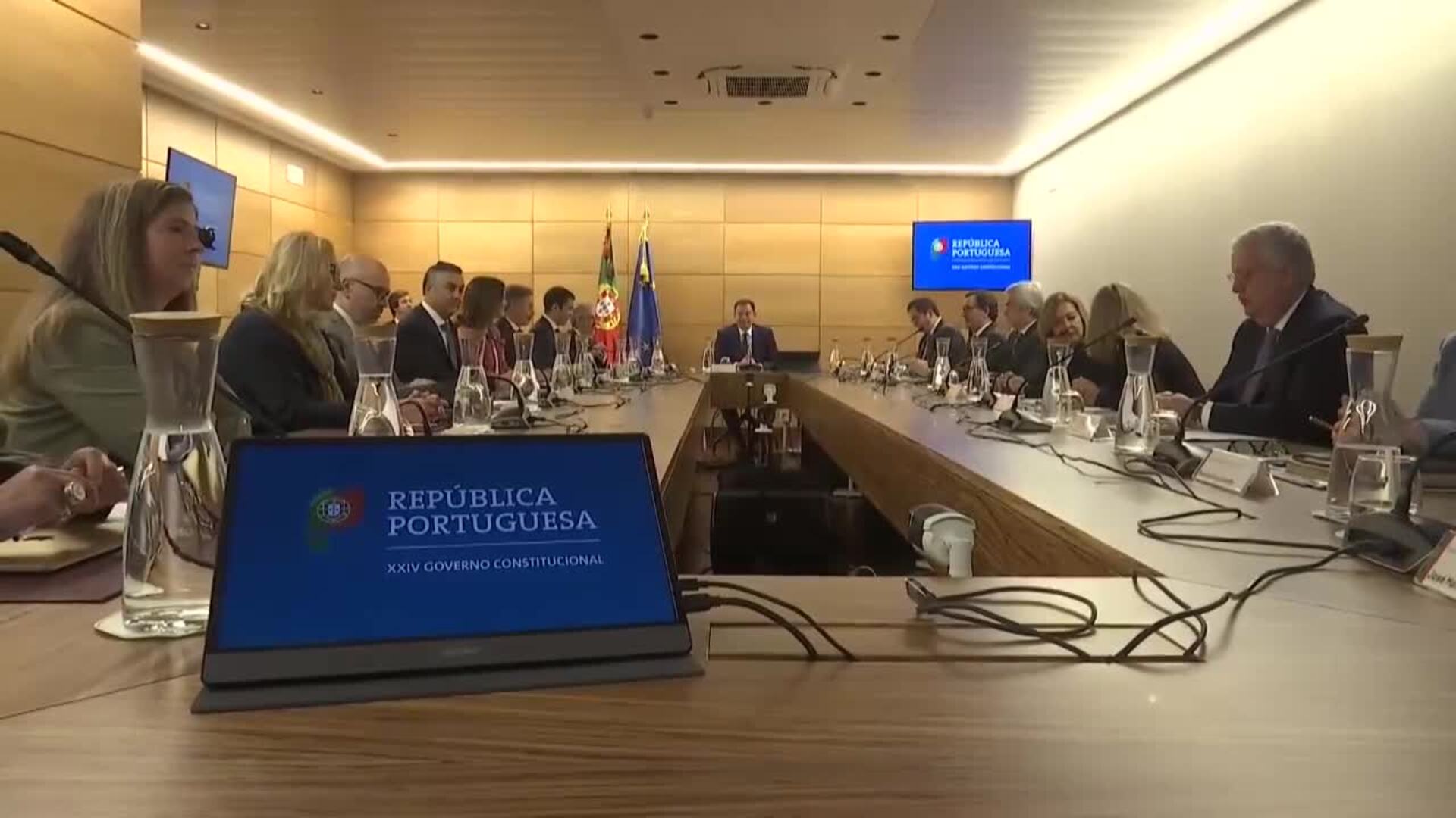 El Gobierno de Montenegro prepara su programa y quiere iniciar diálogo frente a corrupción