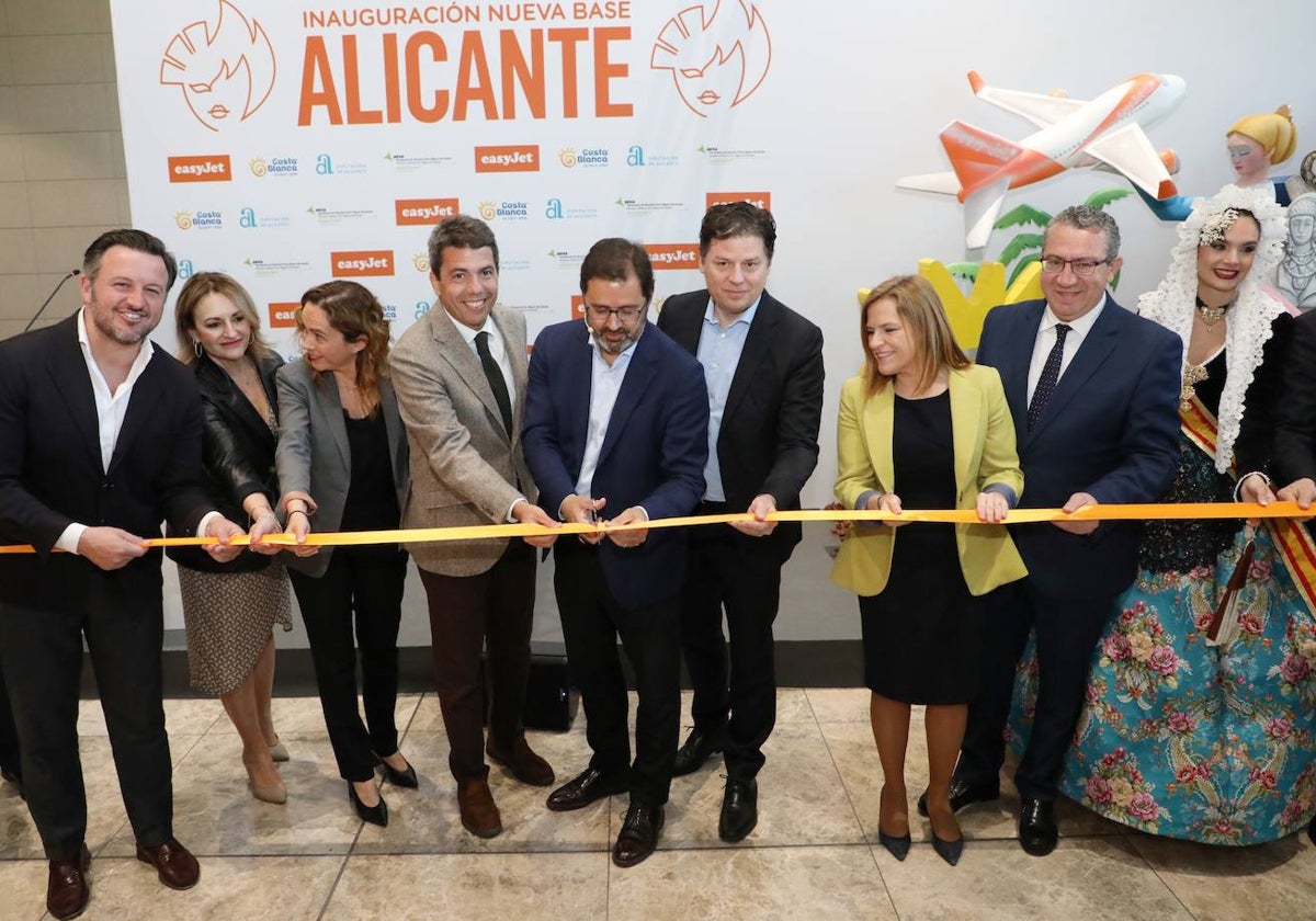 Imagen de la inauguración, este miércoles, de la nueva base de easyJet en el aeropuerto de Alicante-Elche
