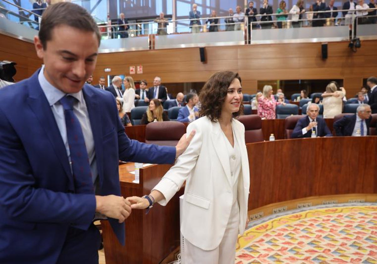 Juan Lobato e Isabel Díaz Ayuso, en la Asamblea de Madrid