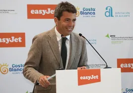 Mazón anuncia un estudio de necesidad de la segunda pista del aeropuerto de Alicante y la ampliación del de Valencia