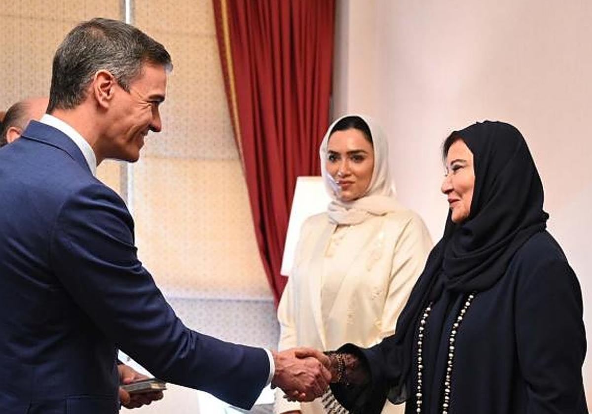 Pedro Sánchez elude hablar de los derechos de la mujer en Qatar delante del primer ministro del país
