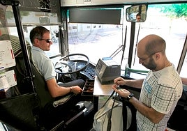 Los sistemas de recarga a bordo de Aucorsa siguen inoperativos por el ciberataque