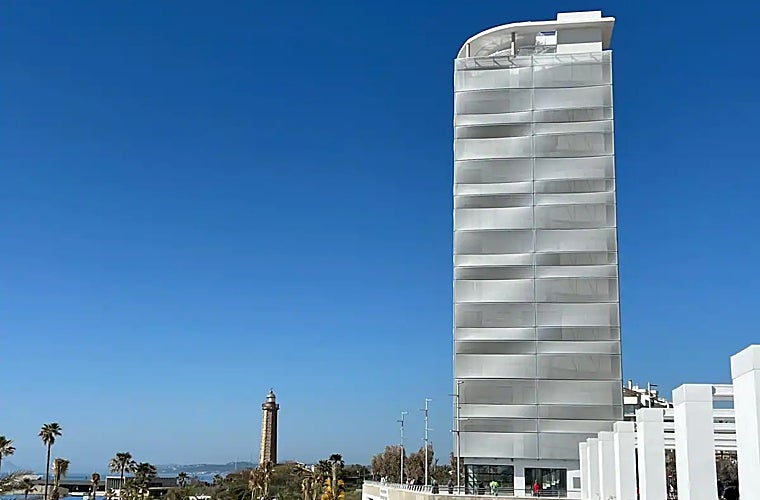 La ciudad ya inauguró el año pasado su torre-mirador abierta al mar
