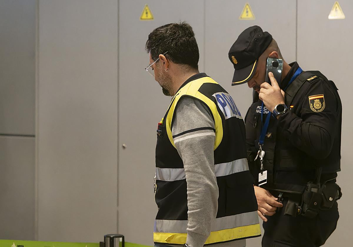 Agentes del aeropuerto Adolfo Suárez Madrid - Barajas