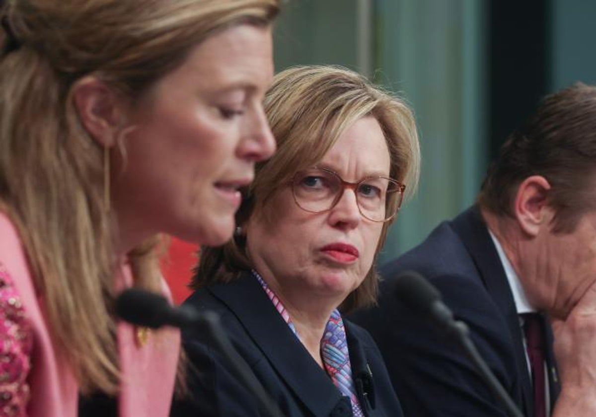 En el centro de la imagen, la directora ejecutiva de Europol, Catherine Debolle, durante la presentación del informe