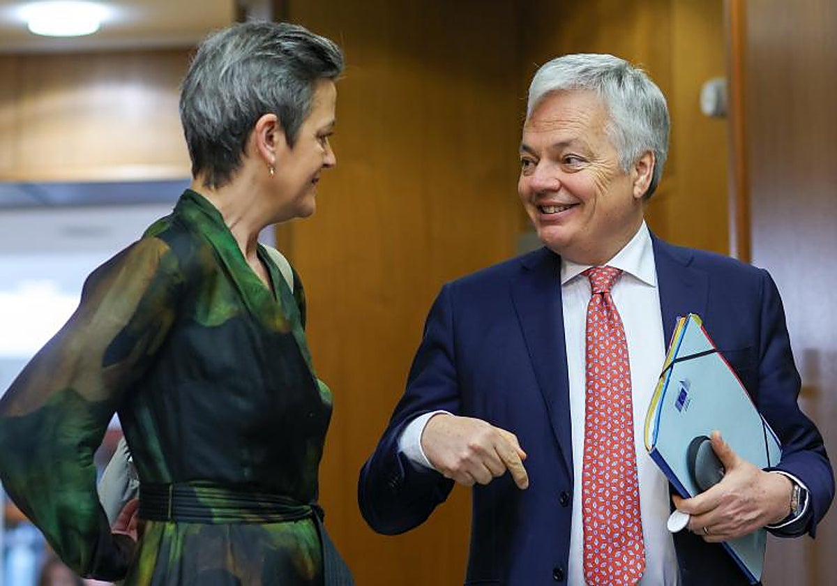 El comisario de Justicia, Didier Reynders, conversa con la presidenta de una 'Europa preparada para la era digital y la competencia', Margrethe Vestager