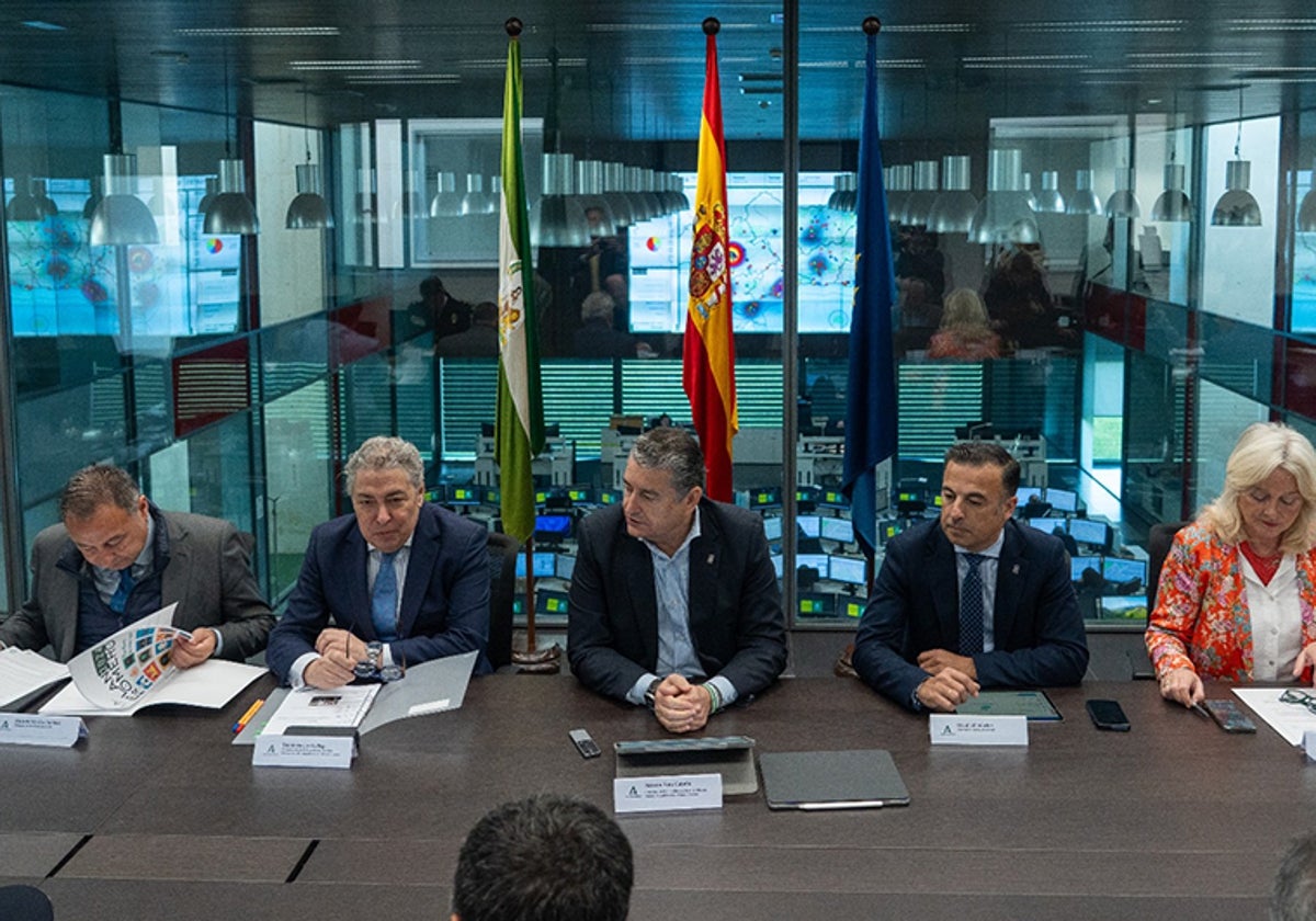 Antonio Sanz, en el centro, en la reunión de coordinación del Plan Romero 2024