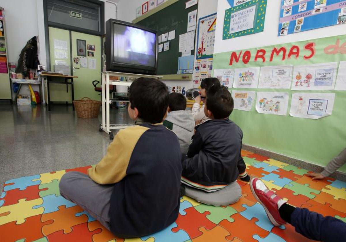 Imagen de archivo de escolares en un centro educativo de la Comunidad Valenciana.