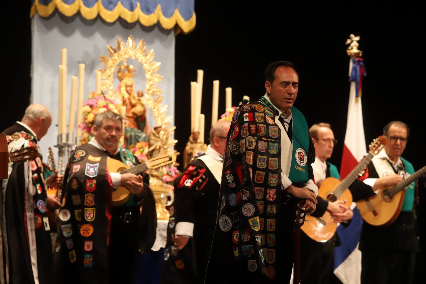 Las imágenes del pregón de las glorias de Córdoba por fray Manuel García y el cartel de David Payán