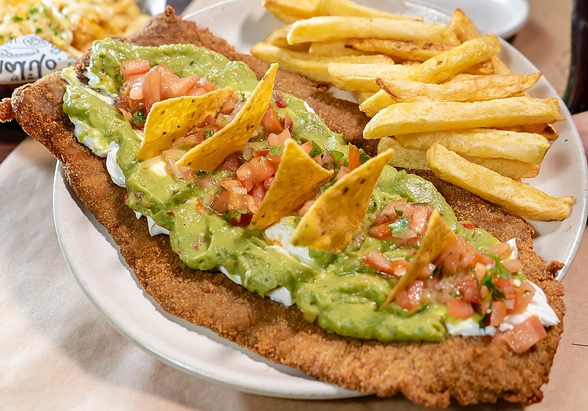La carta tiene multitud de combinaciones de milanesas, tanto de carnes (ternera, lomo y pollo) como la vegana de berenjena y un sinfín de propuestas de toppings