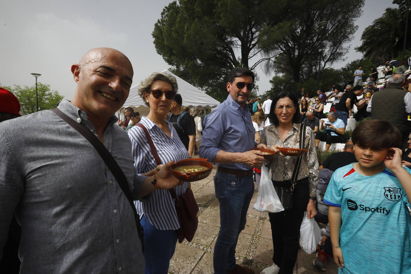 Fotos: las populares y concurridas habas de las Ermitas de Córdoba